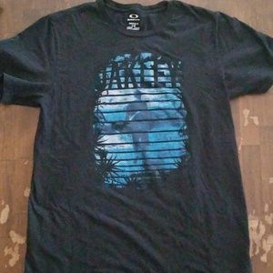 Oakley T-shirt